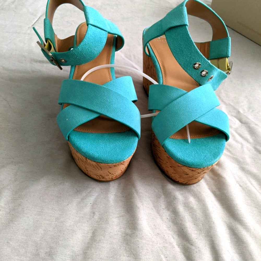 NWT Marc Fisher Heels - Picture 4 of 5